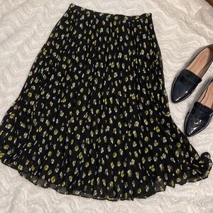 NWT Pleated Skirt Black w/Yellow Cream & Blue Flowers